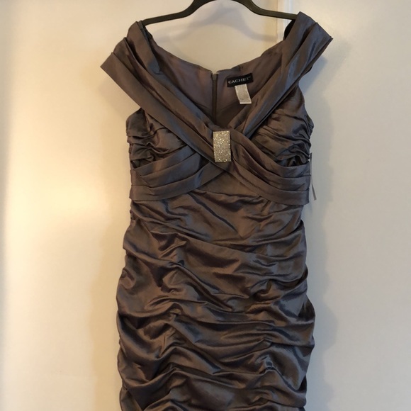 ❤️‍🔥CACHET Evening Gown off the shoulders with sparkling rhinestone accent.SZ16 - Picture 5 of 8